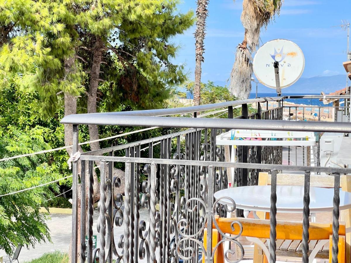 Xenias Rooms Apartments Koroni  Bagian luar foto