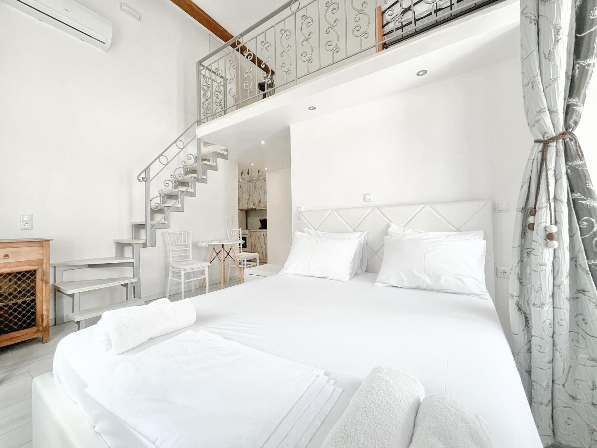 Xenias Rooms Apartments Koroni  Bagian luar foto